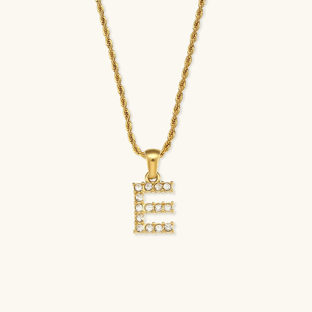 Collier en diamant avec initiale de la lettre Maeve