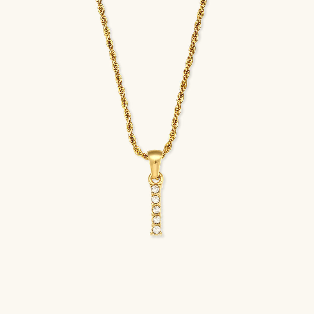 Collier en diamant avec initiale de la lettre Maeve