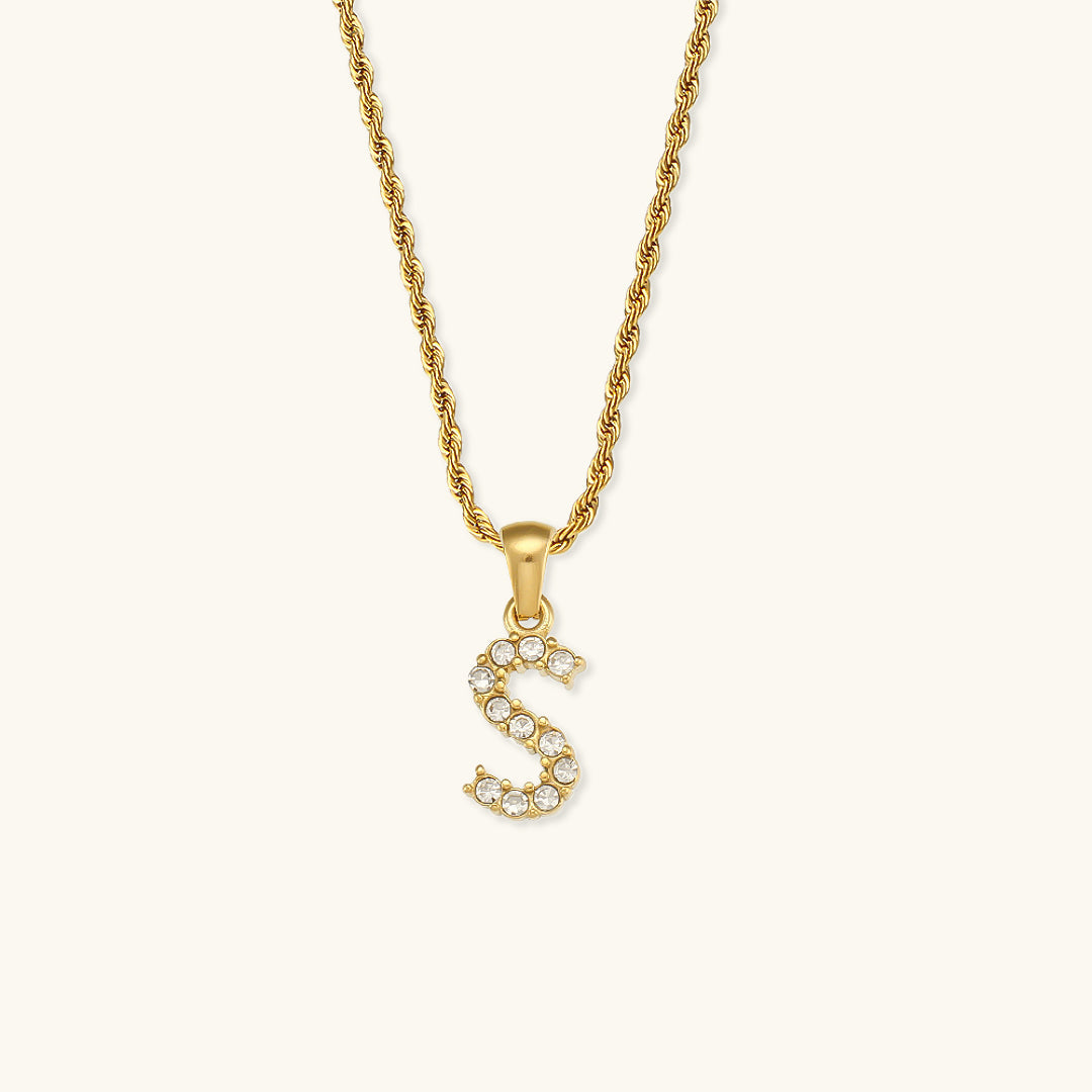 Collier en diamant avec initiale de la lettre Maeve