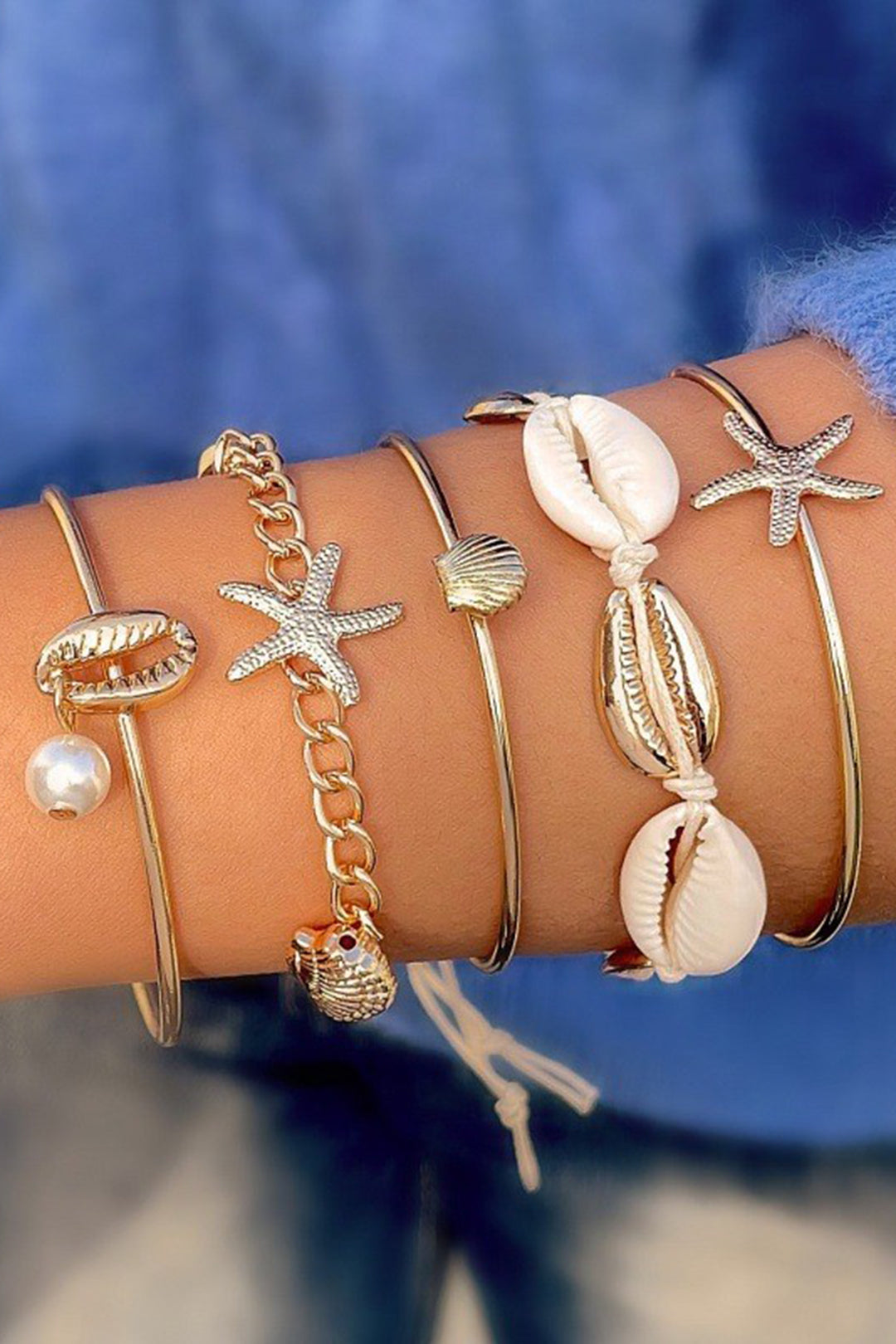 BRACELET AVEC DES MUSCHELN ET DES SEASTERNS 